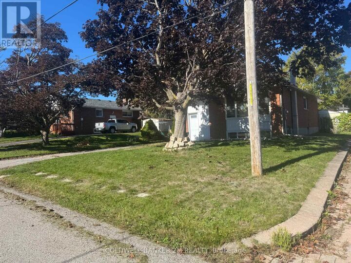 Photo de la propriété: 2 Summerfield Court ON L1C 2E7