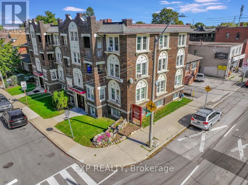 Property Photo:  109 Balsam Avenue South  ON L8M 3B2 