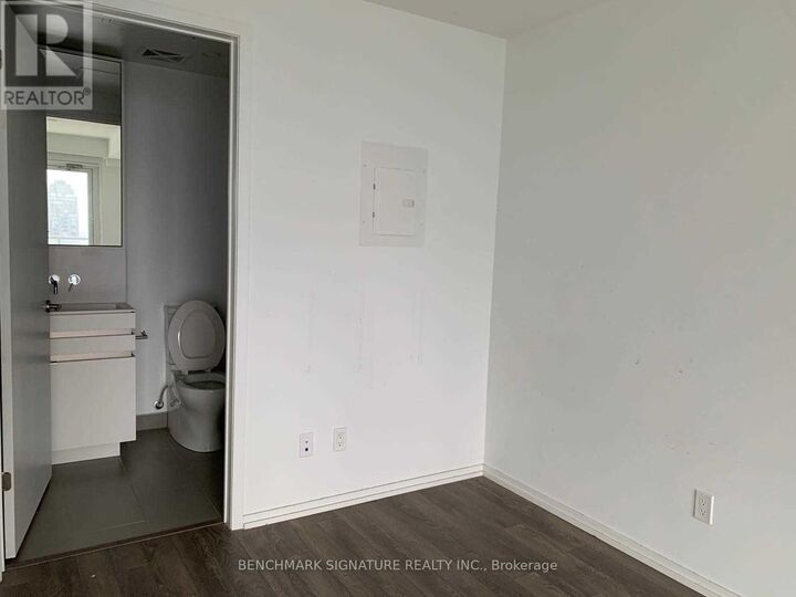 Property Photo:  197 Yonge Street 4808  ON M5B 0C1 