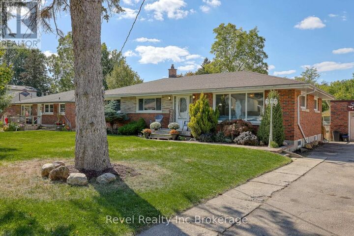 Property Photo:  82 Bee Street  ON N4S 3Z3 