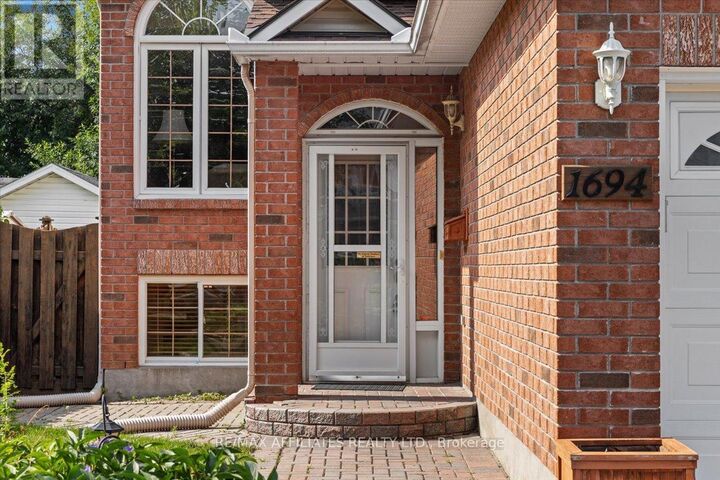 Property Photo: 1694 Toulouse Crescent ON K1C 6K3