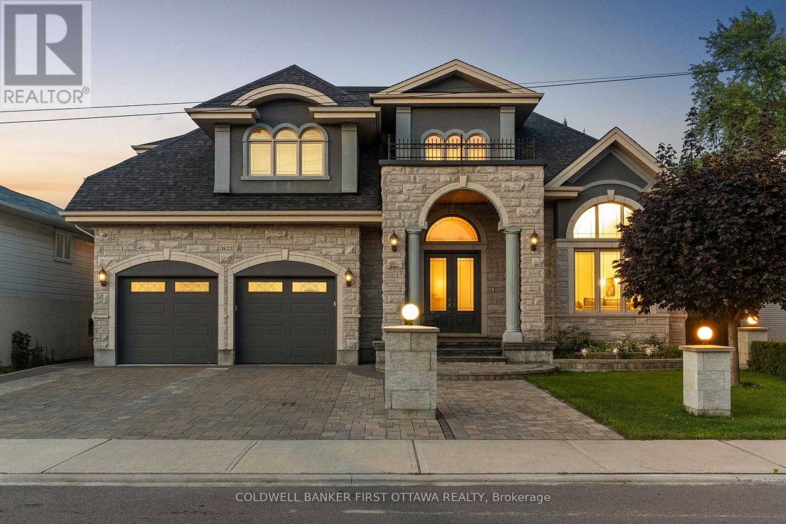 Photo de la propriété: 1623 Claymor Avenue ON K2C 1T4