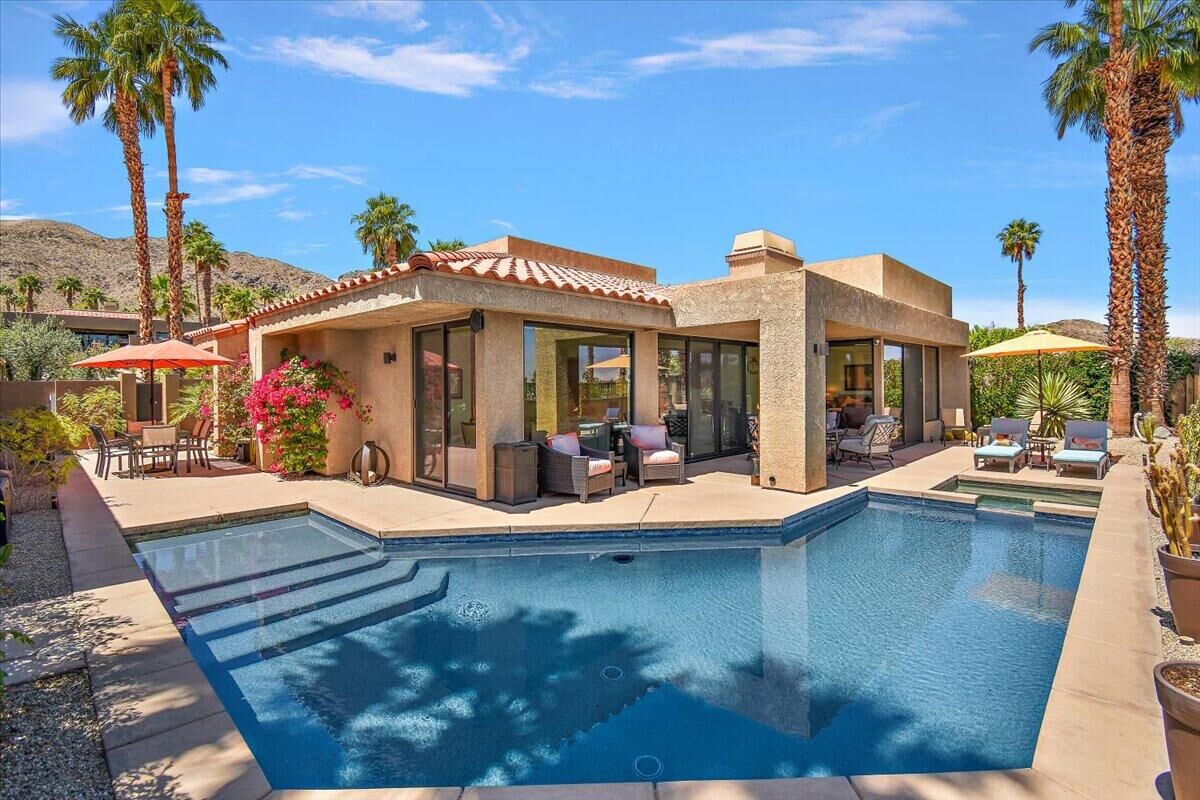 Property Photo: 11 Vista Loma Drive CA 92270