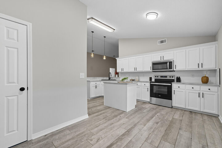 Property Photo: 725 Marsh Harbor Drive FL 32569
