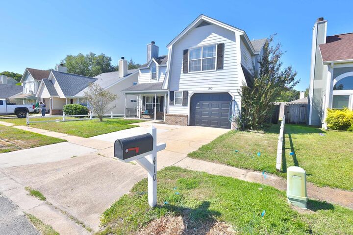 Property Photo:  410 Woodland Park Circle  FL 32569 
