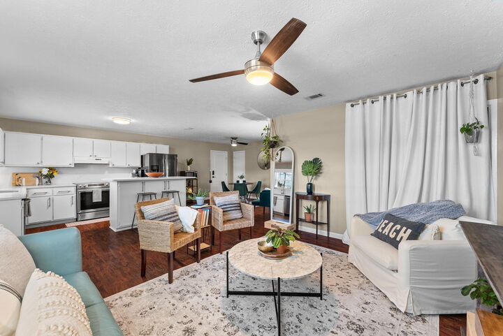Property Photo: 21312 Hilltop Avenue FL 32413