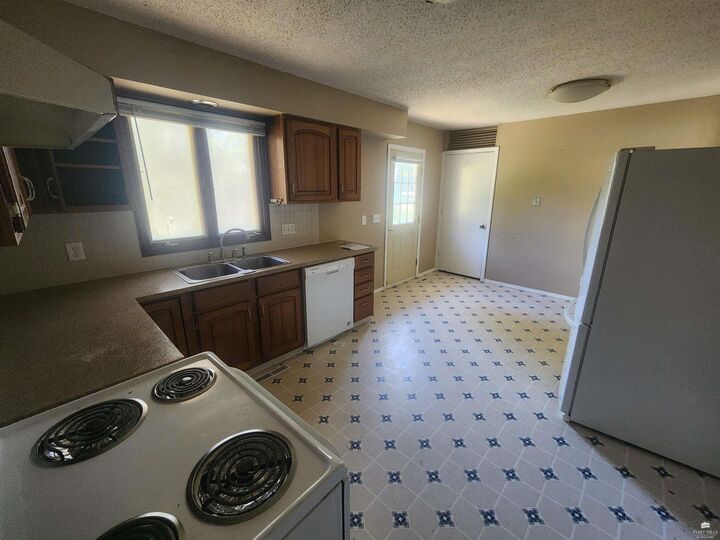 Property Photo:  2008 Poppy Court  KS 66502