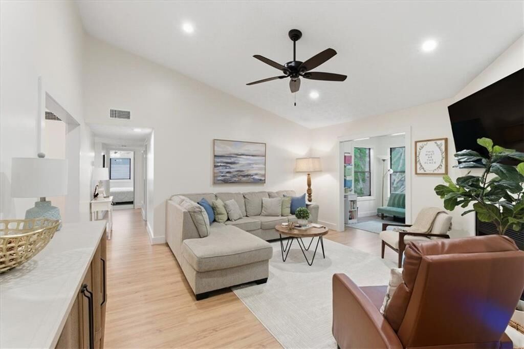 Property Photo: 708 Parkaire Crossing GA 30068