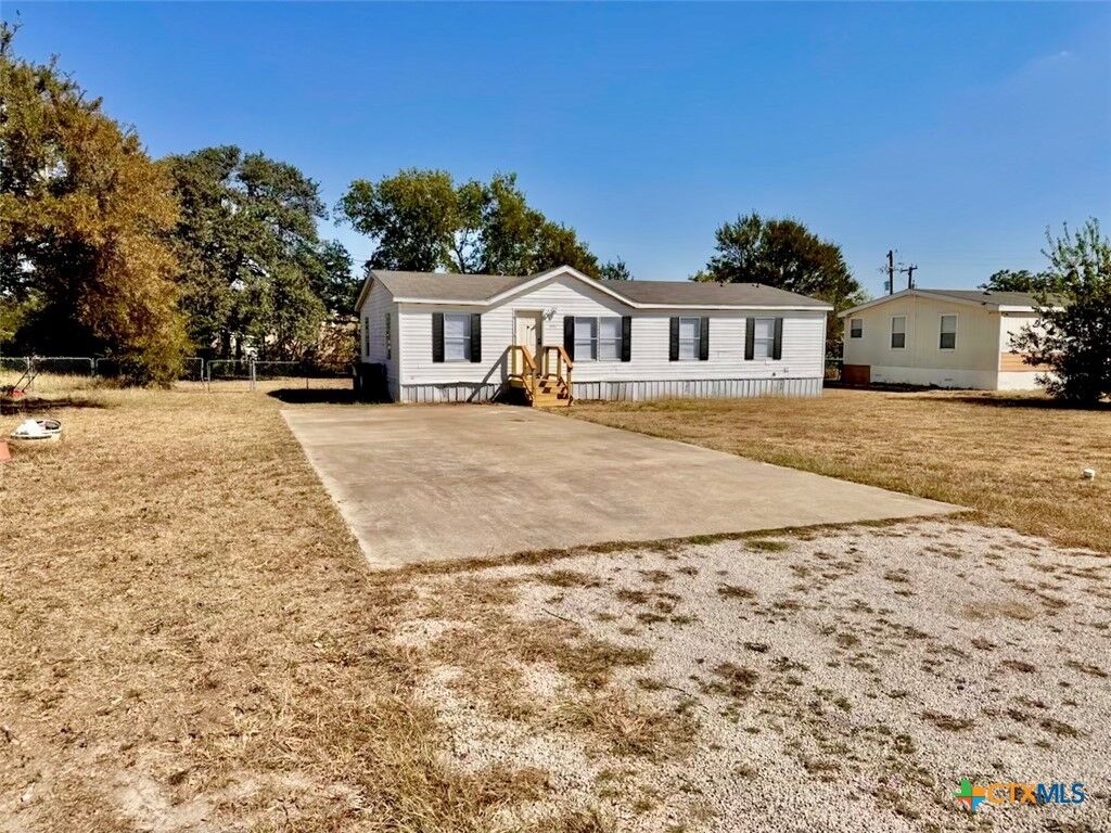 Property Photo: 1414 Mohican Trail TX 76548