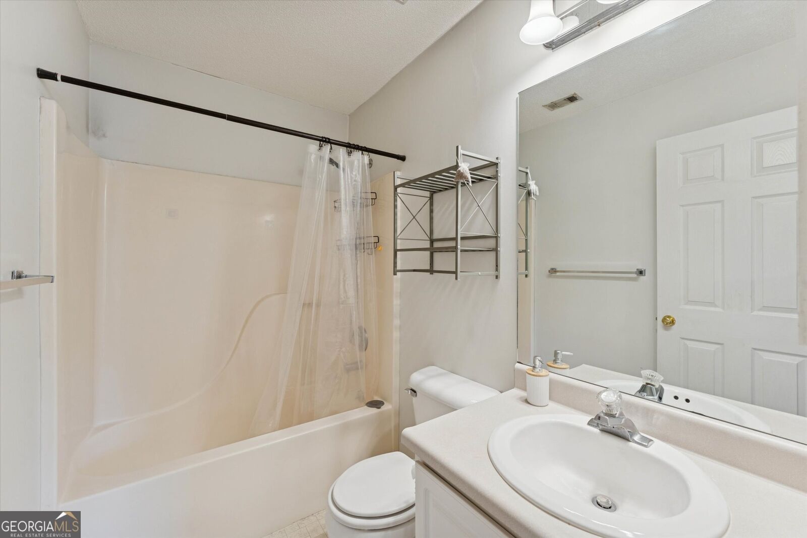 Property Photo: 211 Edgewater Road Apt 49 GA 31406