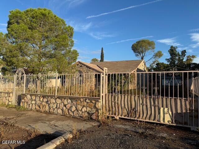 4533 Hueco  Ave Avenue  El Paso TX 79903 photo
