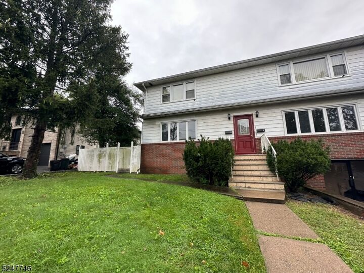 Property Photo:  8 Ferrary Pl 1  NJ 07424 