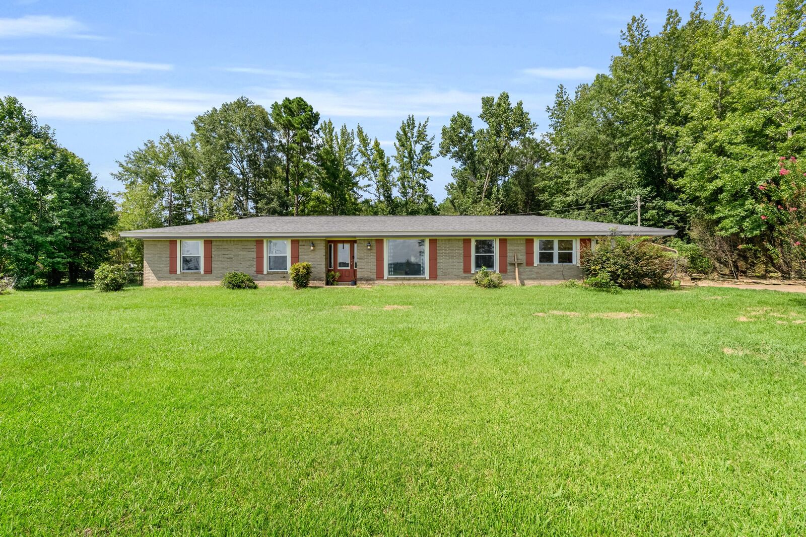 Property Photo:  14549 US-82  MS 39744 