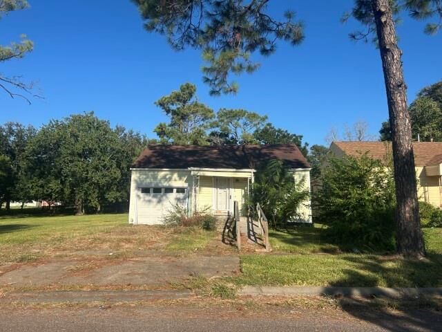 Property Photo: 1439 W 5th Street TX 77640