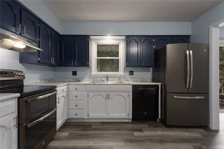 Property Photo: 8915 N Grand Avenue MO 64155