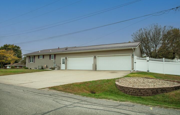Property Photo: 6611 Lafayette Road IA 50667