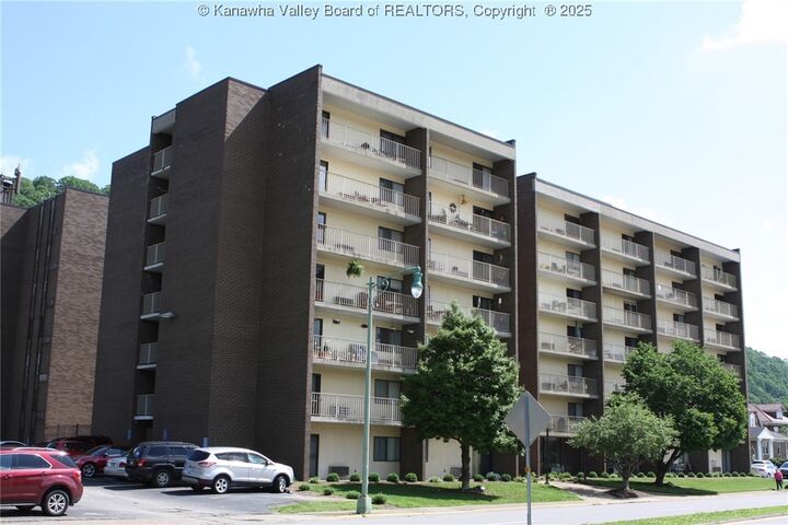 Property Photo:  2106 Kanawha Boulevard E  WV 25311