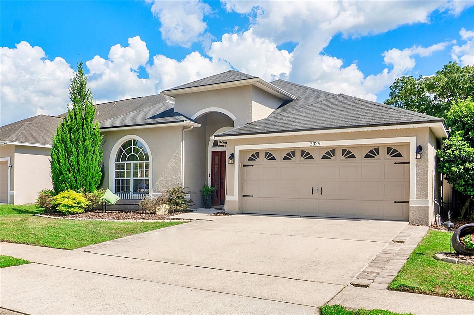 Property Photo: 3329 Foxcroft Circle FL 32765