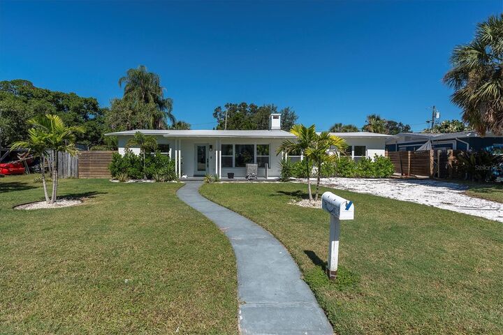 Property Photo:  4811 Del Rio Way S  FL 33711