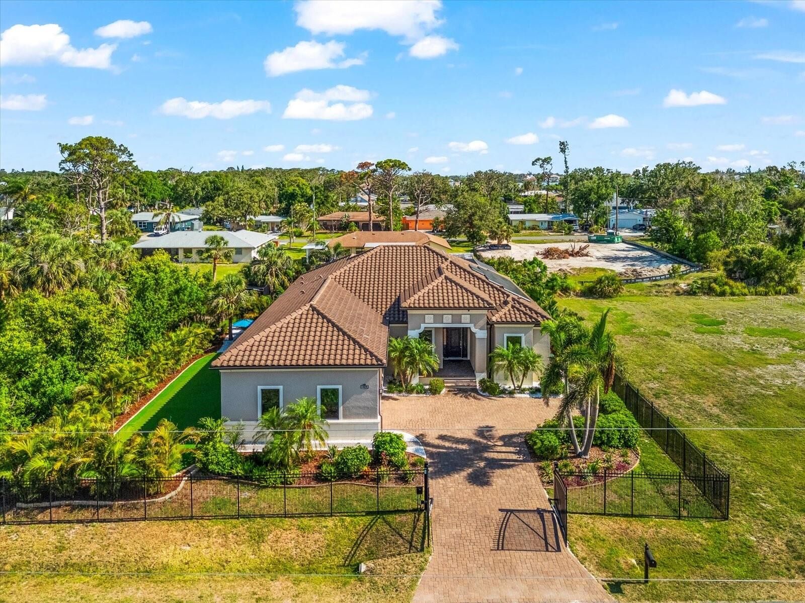 Property Photo: 329 Myrtle Avenue FL 34275