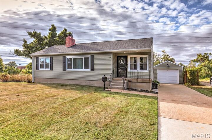 733 Rue Saint Charles Street  Florissant MO 63031 photo