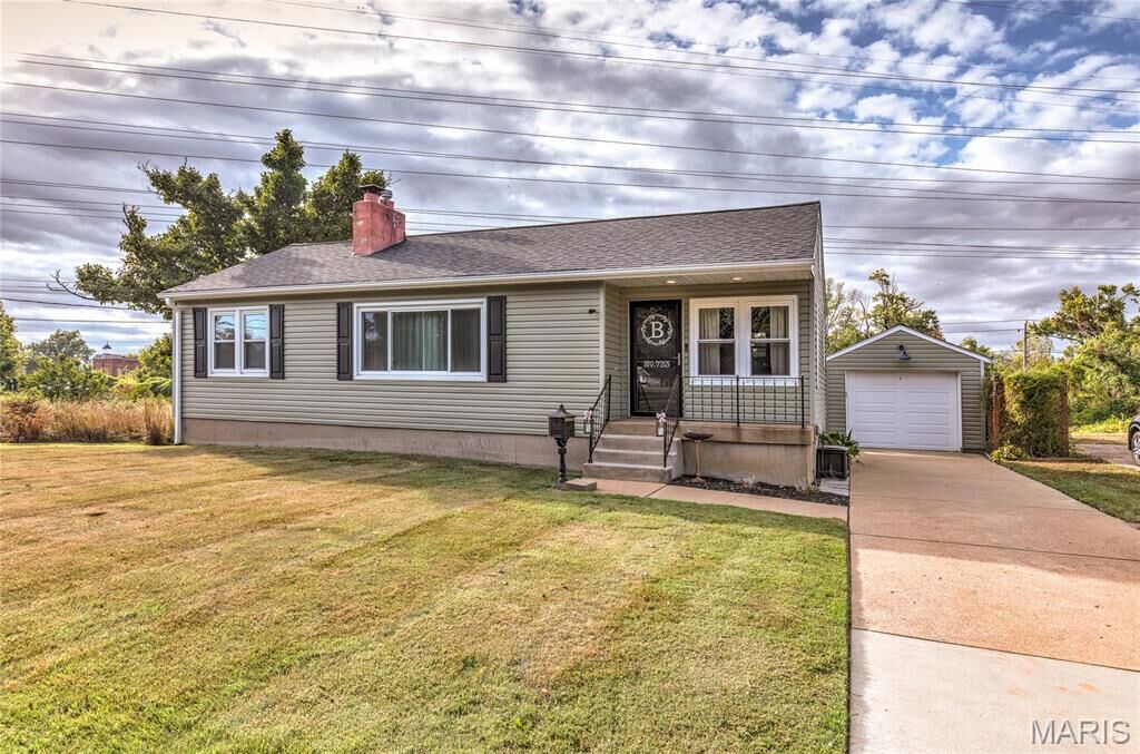 Property Photo: 733 Rue Saint Charles Street MO 63031
