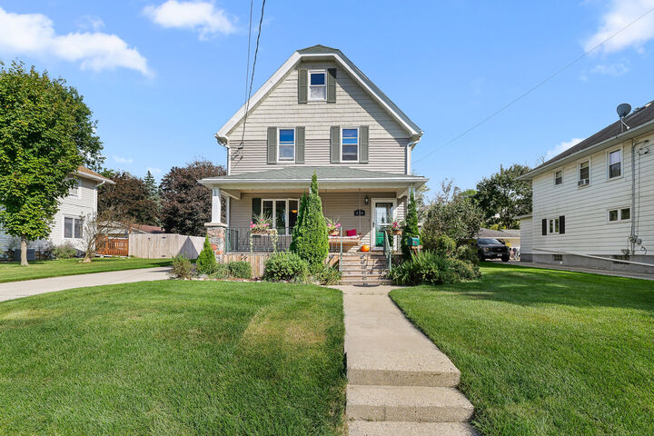 Property Photo: 274 S Walnut St WI 53050