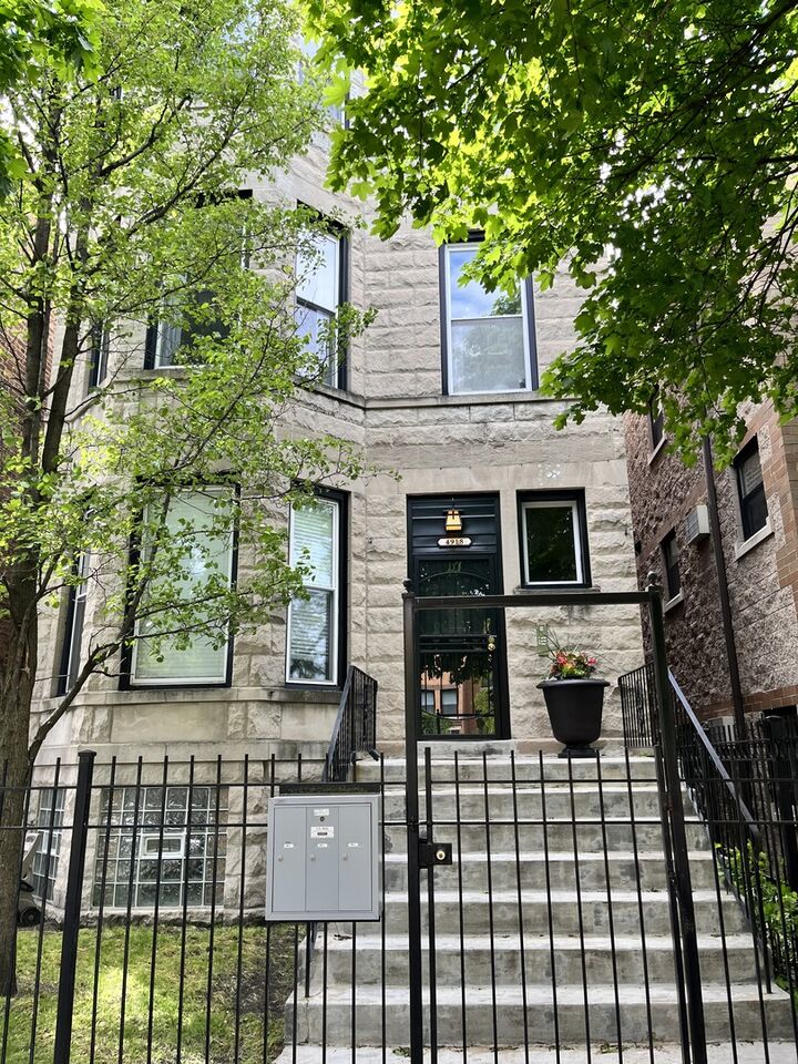 4918 S St Lawrence Avenue 3  Chicago IL 60615 photo