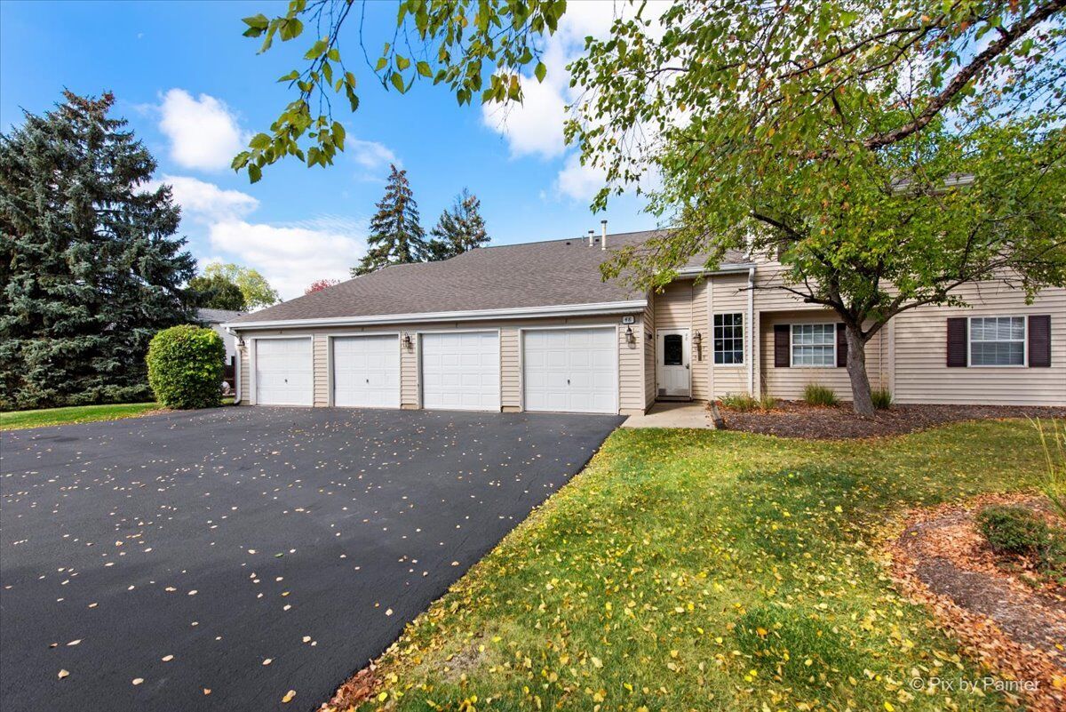 Property Photo: 48 N Victoria Lane B IL 60107