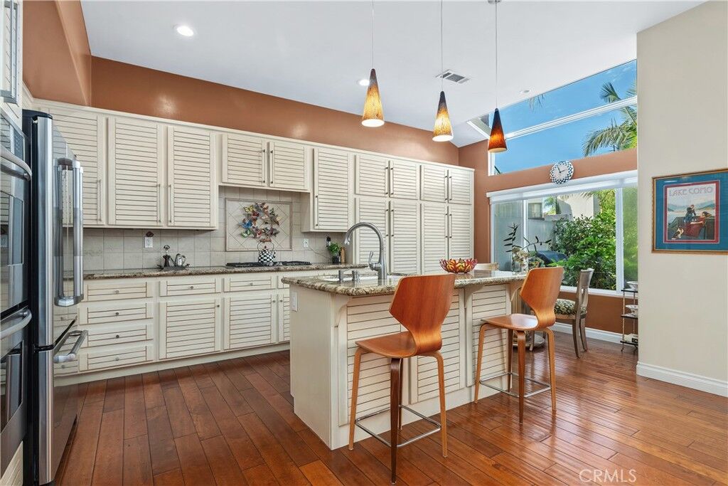 Property Photo: 323 Empire Landing CA 90803