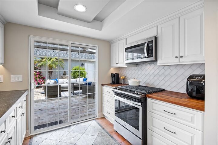 Property Photo: 419 18th CA 92648