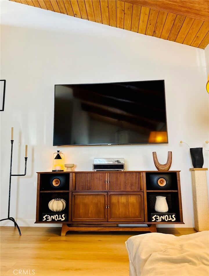 Property Photo: 20134 Leadwell St 218 CA 91306