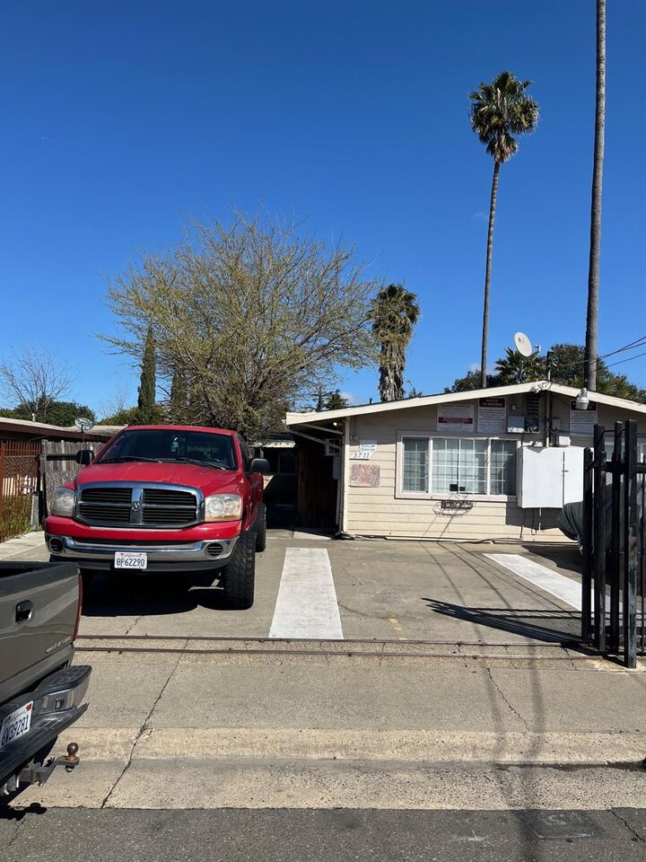 Property Photo: 3711 46th Avenue CA 95824
