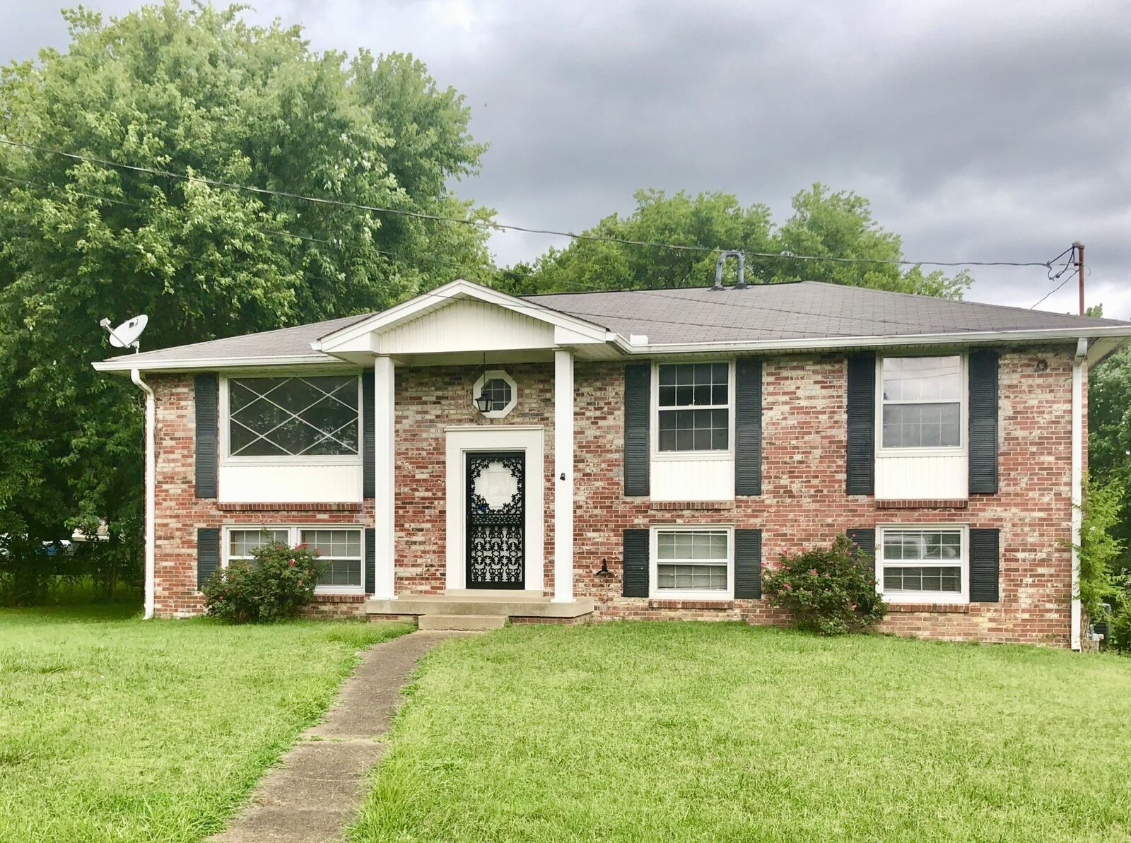 Property Photo: 180 Chippendale Dr TN 37075