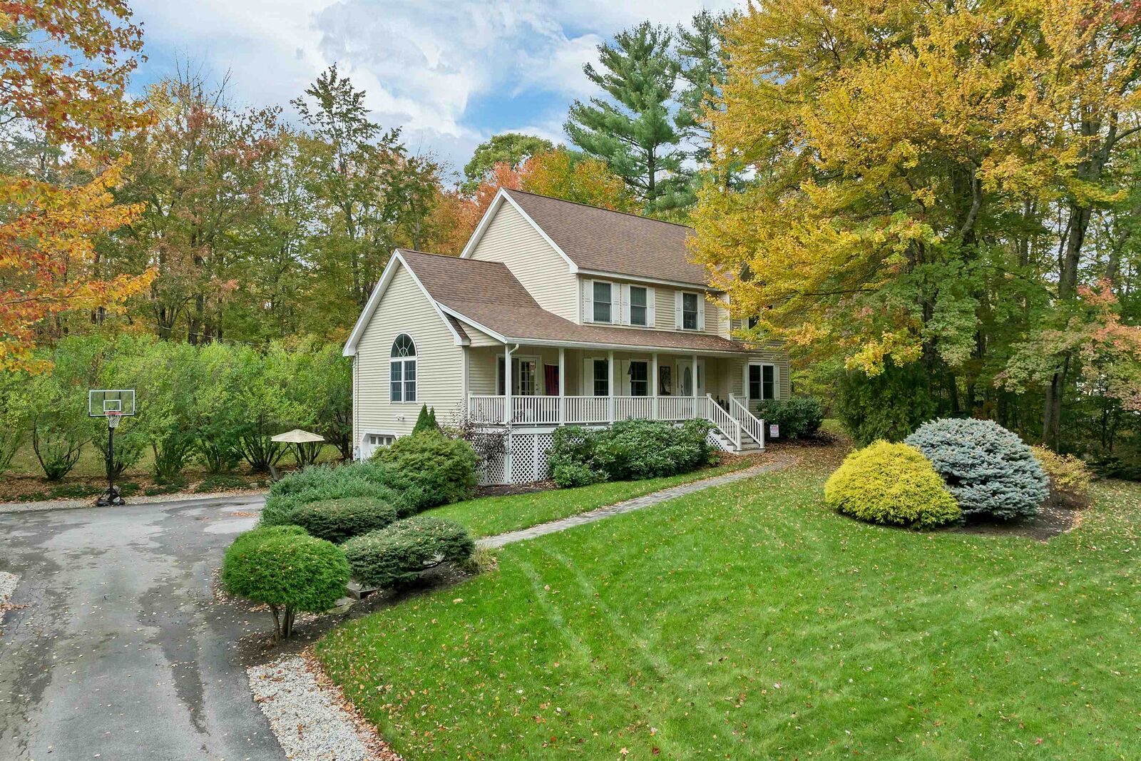 Property Photo: 2 Farrwood Drive NH 03106