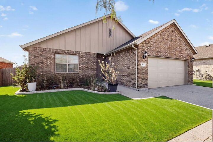 Property Photo: 37 Pleasant Valley TX 76266