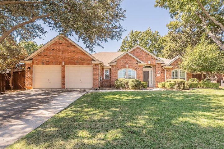 Property Photo:  2709 Cobblestone Drive  TX 76051