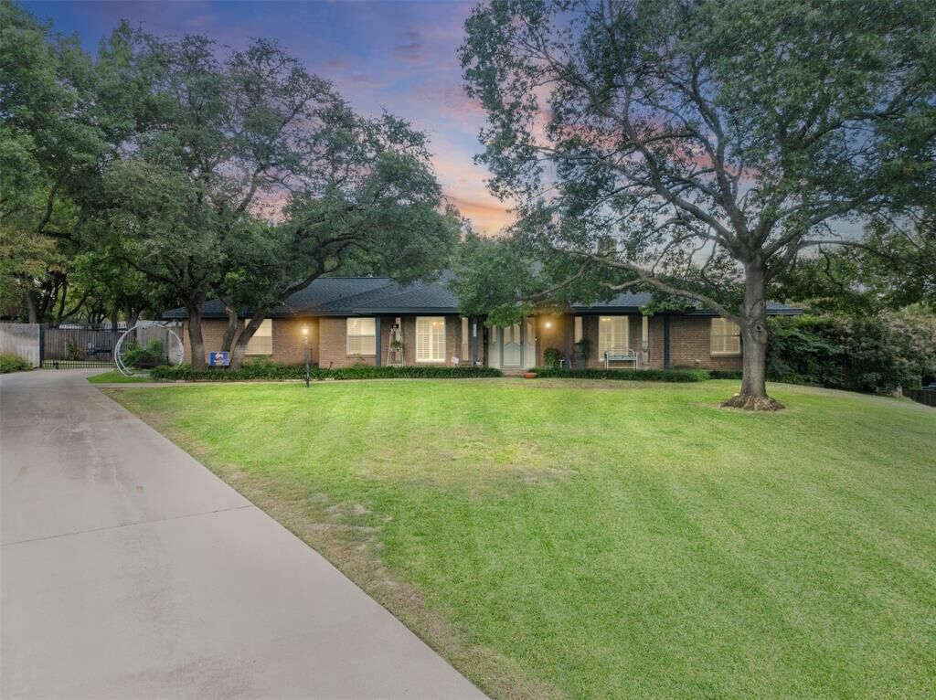 Property Photo: 7801 Timberwood Court TX 76179