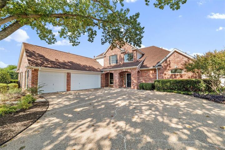 Property Photo: 718 Morningside Drive TX 76063