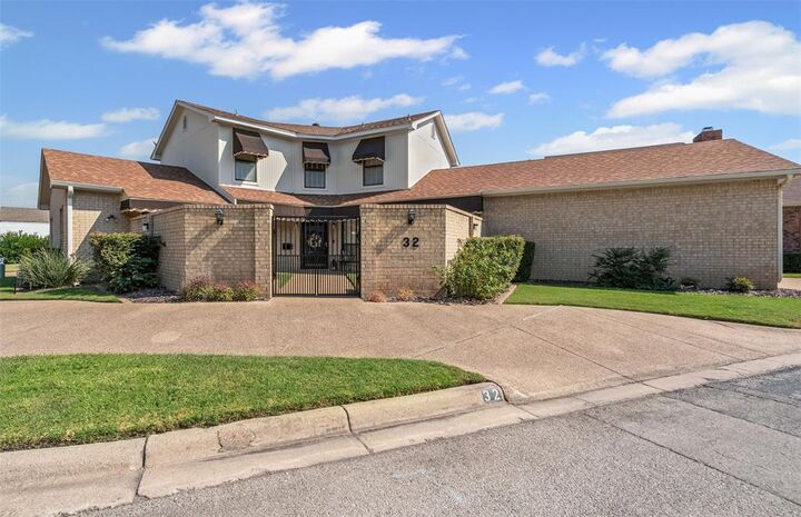 Property Photo:  32 One Main Place  TX 76126
