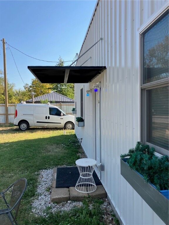 Property Photo: 1516 N B Street AR 72756