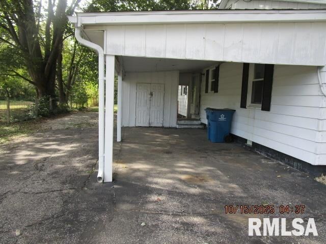 Property Photo: 1121 SW 6th Street IL 62837