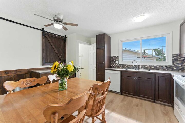 Property Photo: 228 Penswood Way SE AB T2A 4T3