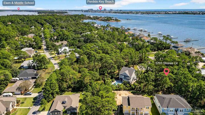 Property Photo:  5701 Shores Cir  FL 32507 