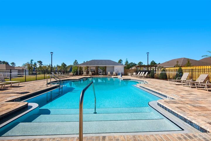 Property Photo:  3447 Crossvine Rd  FL 32533 