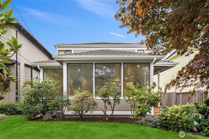 Property Photo: 7049 33rd Avenue NE WA 98115