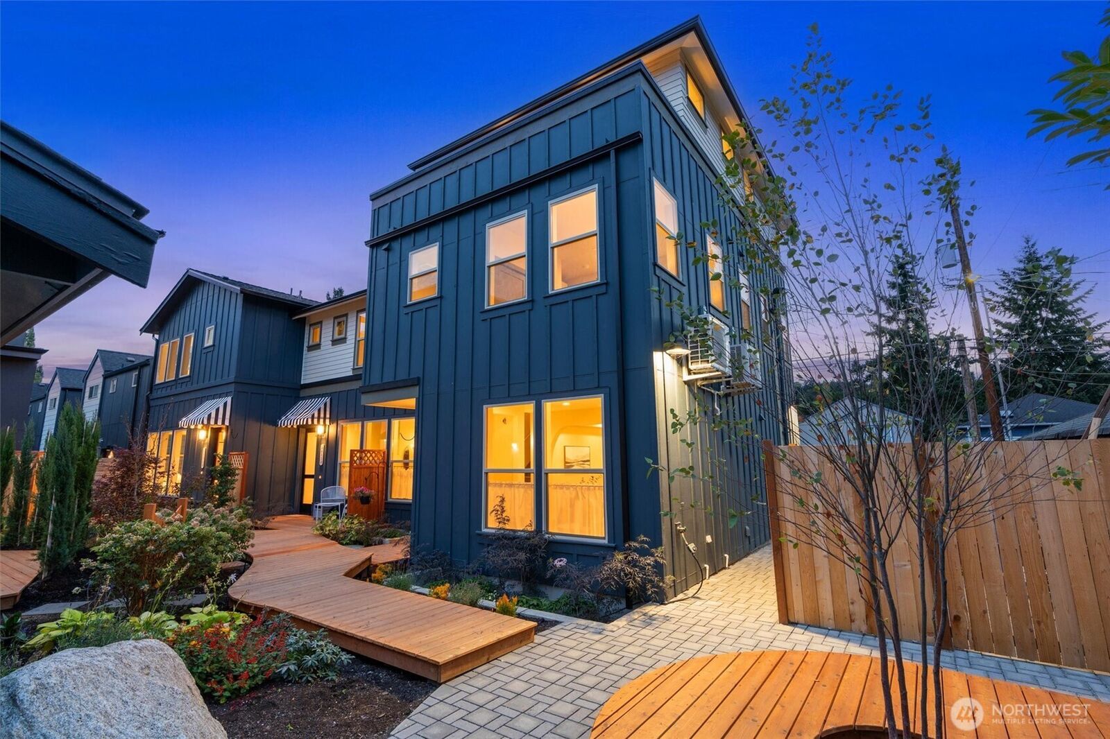 Property Photo:  5033  25th Avenue SW A  WA 98106 