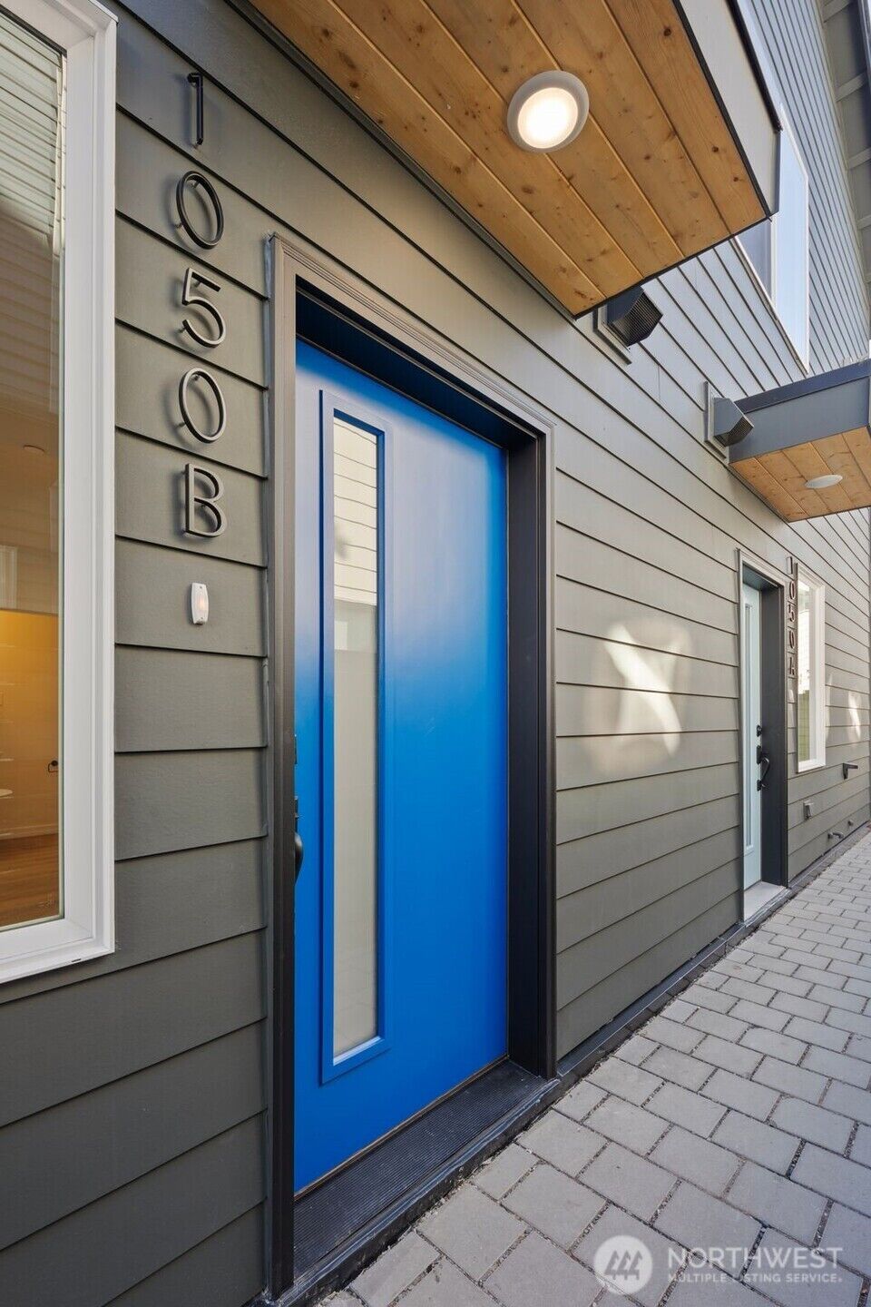 Property Photo:  1050 B S Donovan Street  WA 98108 