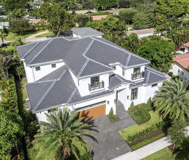 Property Photo:  2609 NE 27th Way  FL 33306 