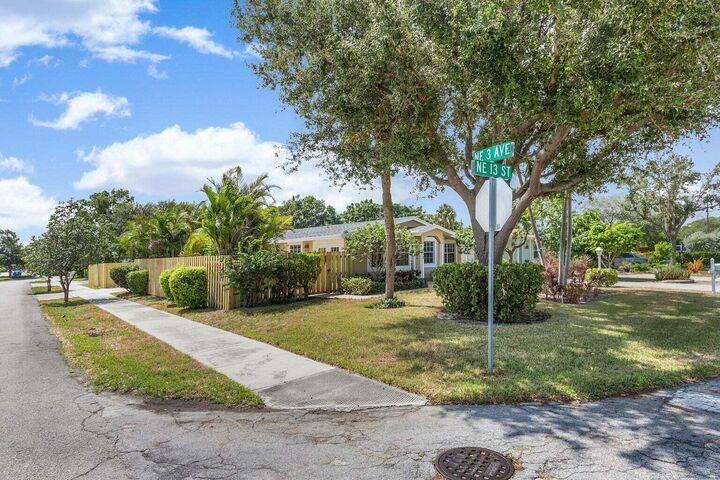 Property Photo: 272 NE 13th Street FL 33483